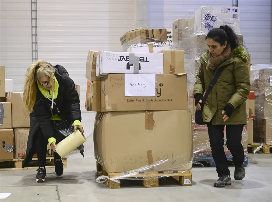 Berlin'den deprem bölgesine aralıksız yardım