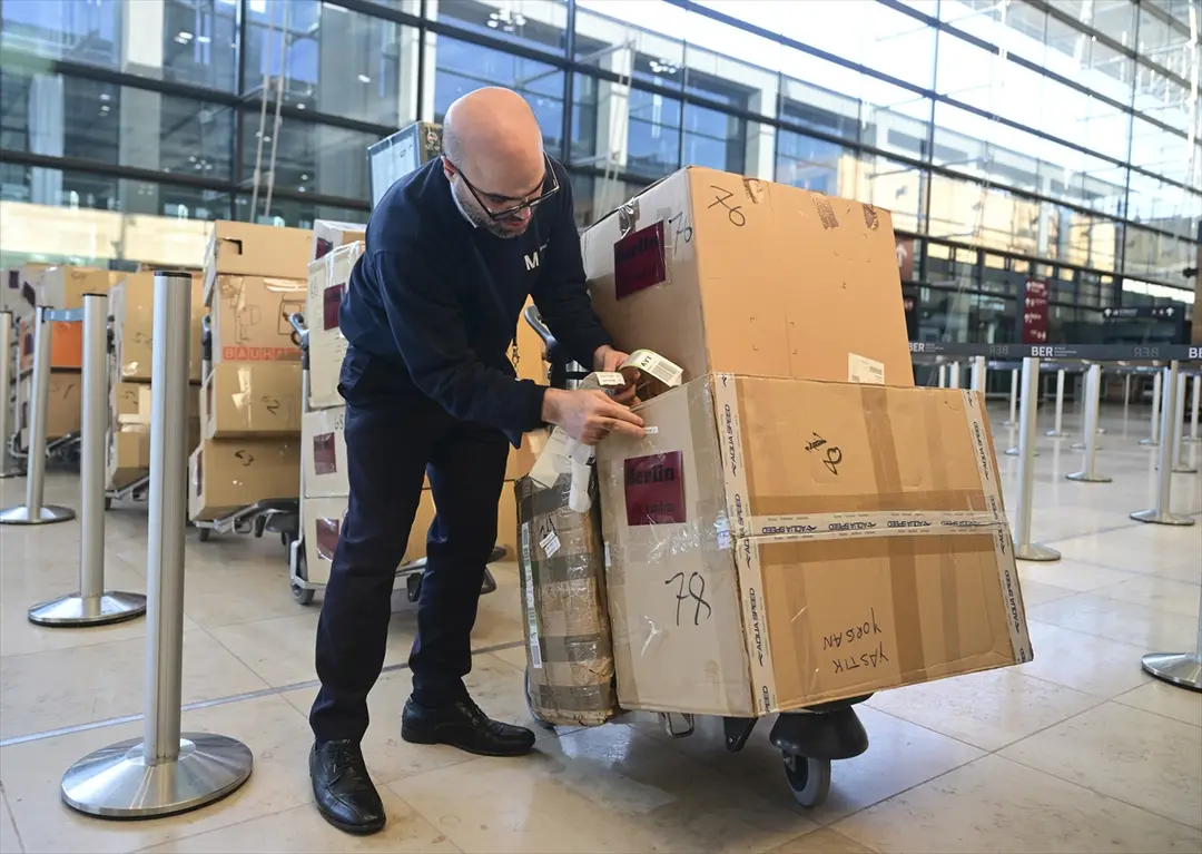 Berlin'den deprem bölgesine aralıksız yardım