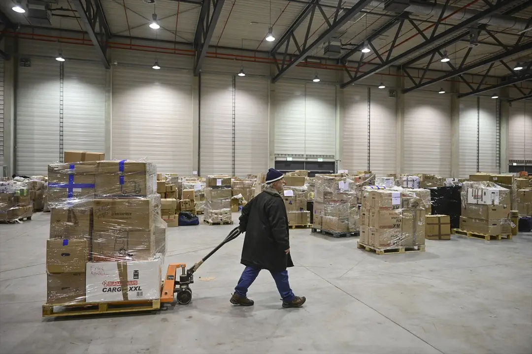 Berlin'den deprem bölgesine aralıksız yardım