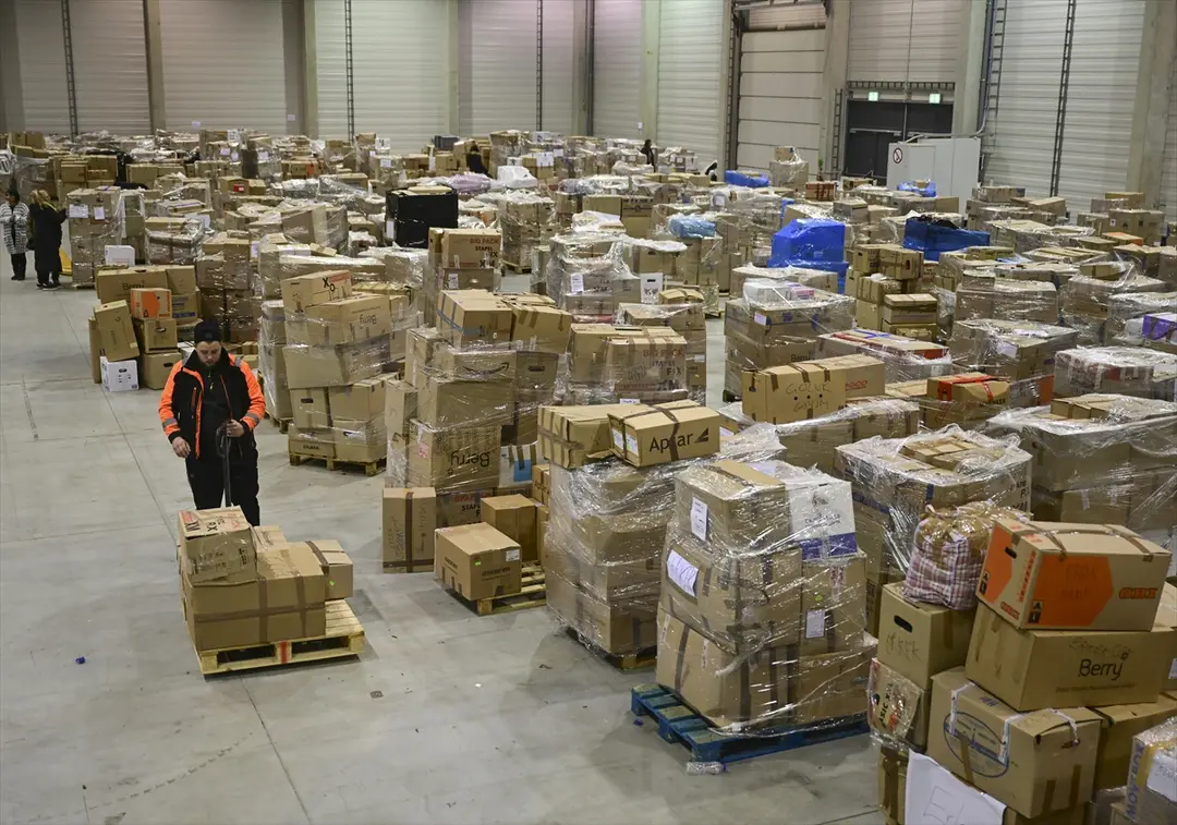 Berlin'den deprem bölgesine aralıksız yardım