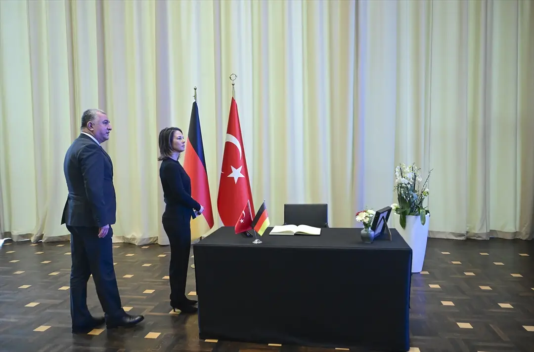 Almanya Dışişleri Bakanı Baerbock Berlin Büyükelçiliği'nde taziye defterini imzaladı