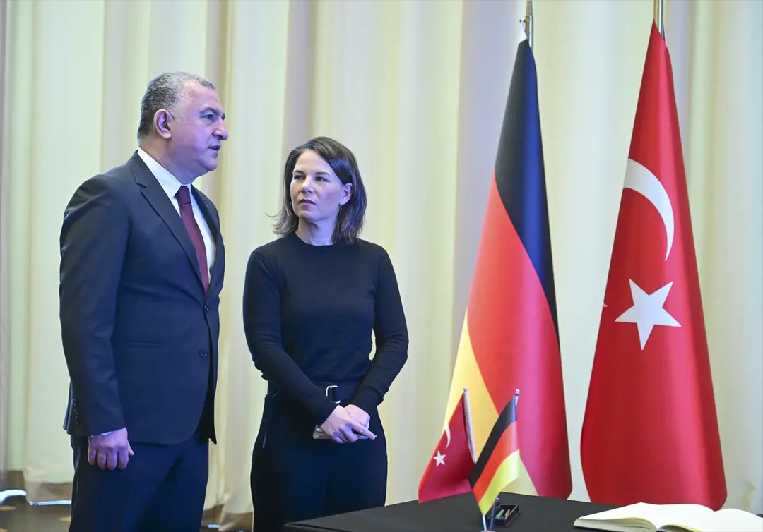 Almanya Dışişleri Bakanı Baerbock Berlin Büyükelçiliği'nde taziye defterini imzaladı