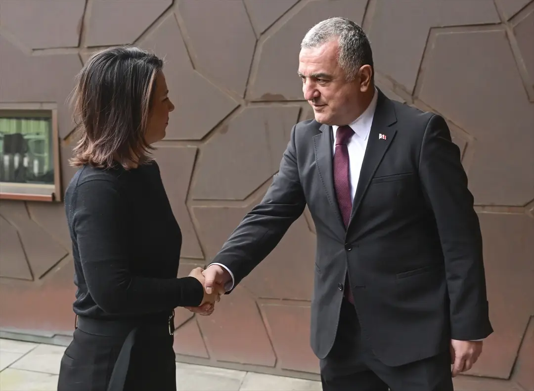 Almanya Dışişleri Bakanı Baerbock Berlin Büyükelçiliği'nde taziye defterini imzaladı