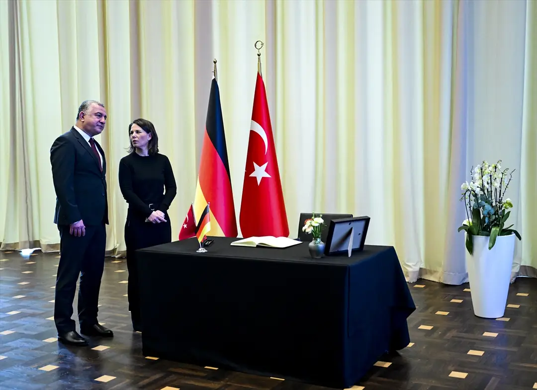 Almanya Dışişleri Bakanı Baerbock Berlin Büyükelçiliği'nde taziye defterini imzaladı