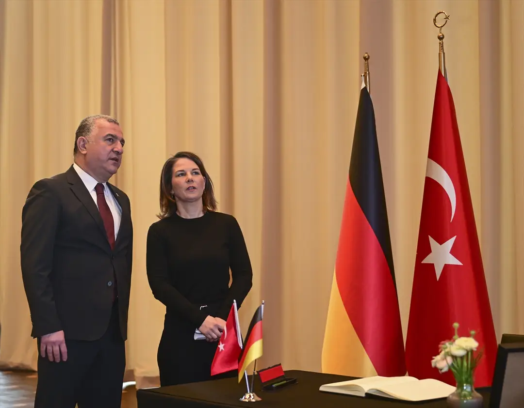 Almanya Dışişleri Bakanı Baerbock Berlin Büyükelçiliği'nde taziye defterini imzaladı