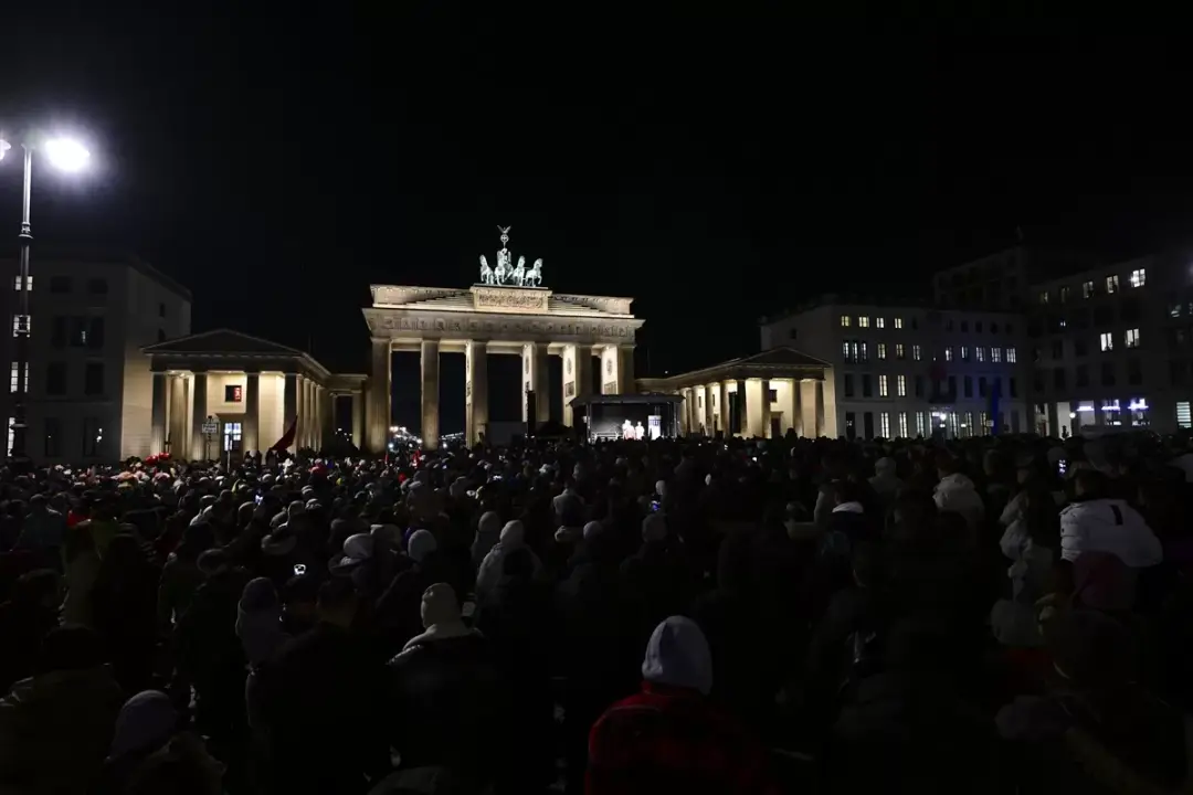 Berlin'de kent meydanında Türkiye için dua edildi