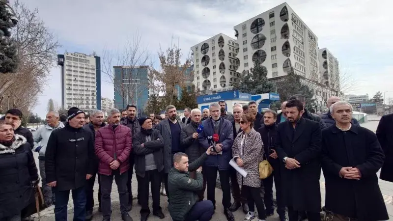 Depremzedeler Değerli Eşyalarını Çıkarmak İstiyor
