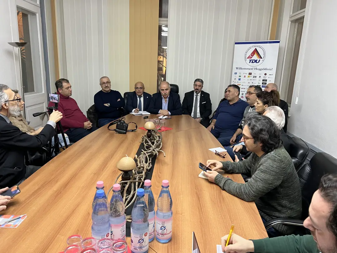 Berlin'den deprem bölgesine aralıksız yardım