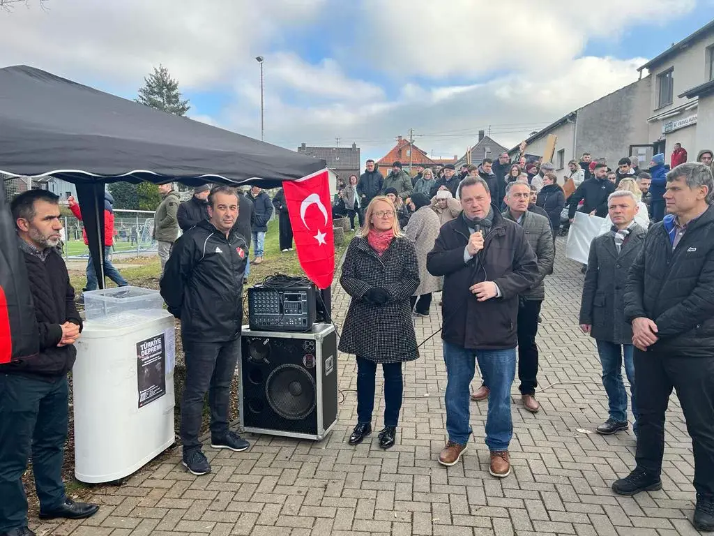 Depremzedeler için oynadılar