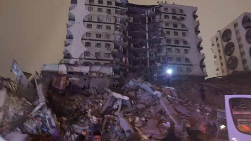 Türkiye'nin Güneydoğusunda 7,8 Büyüklüğünde Deprem