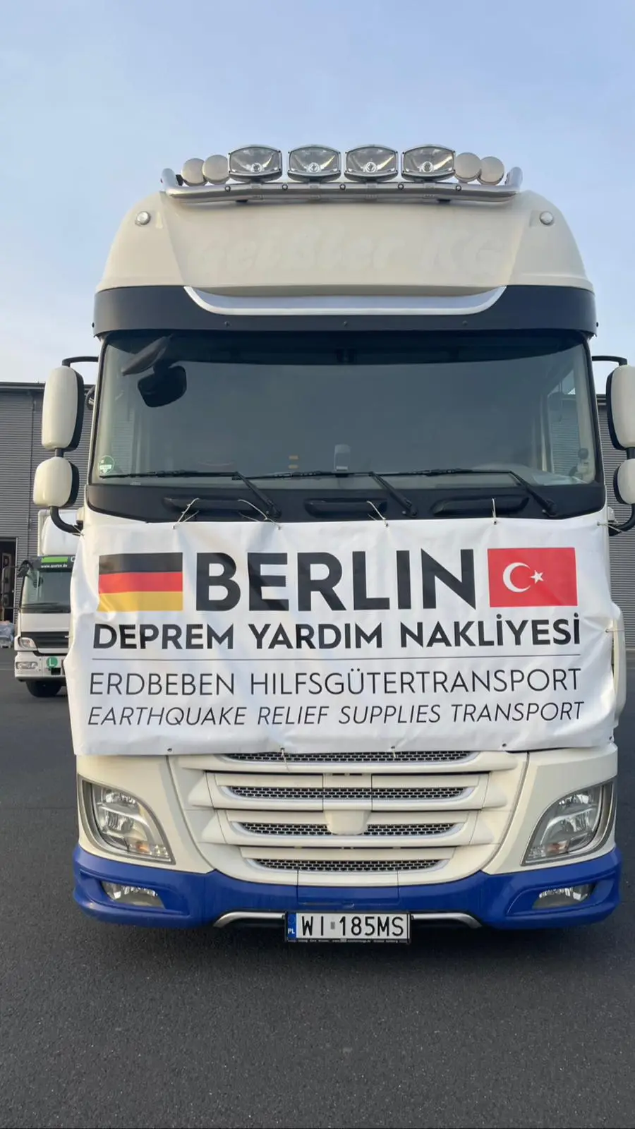 Berlin'den deprem bölgesine aralıksız yardım