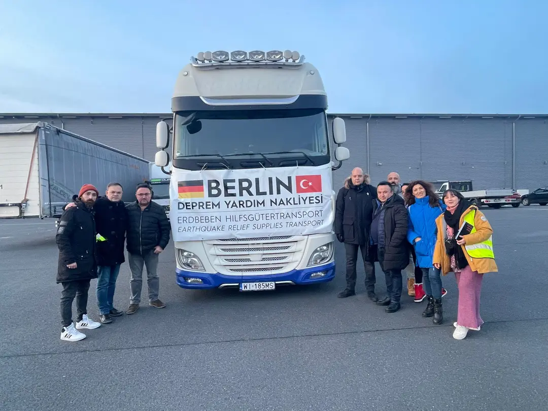 Berlin'den deprem bölgesine aralıksız yardım
