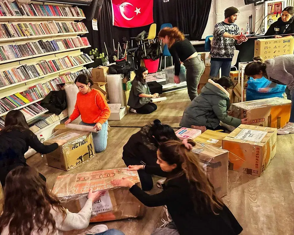 Köln Atatürk Kültür Evi’nden yardımlar Türkiye’ye yola çıktı
