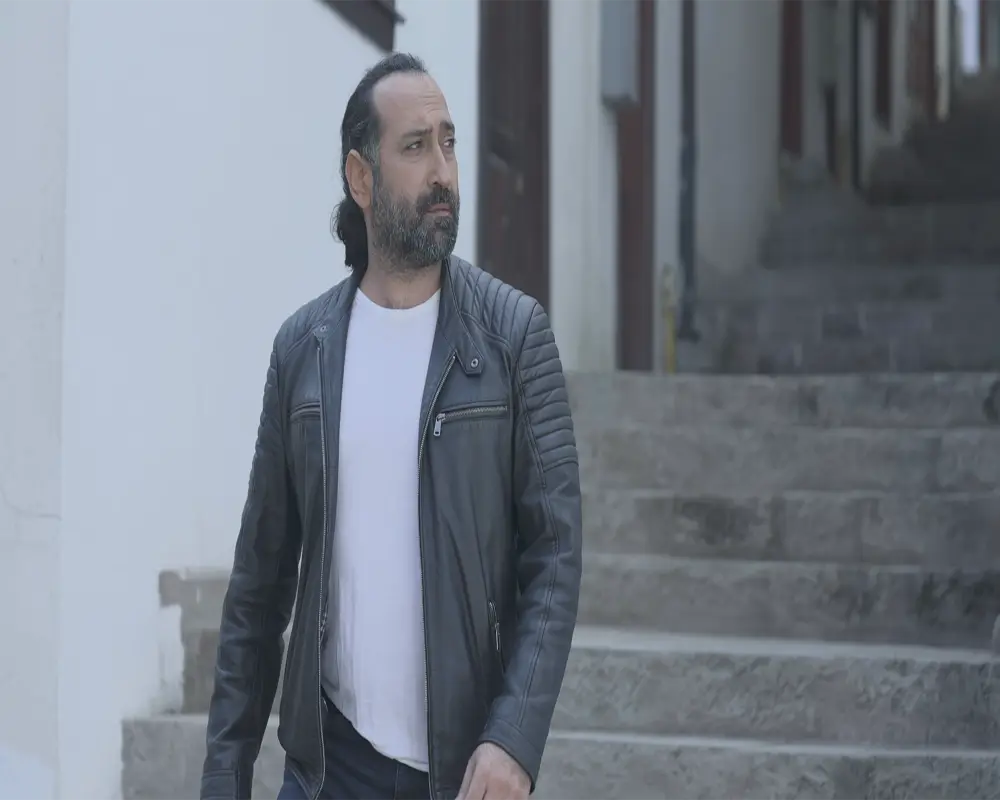 Müzikle depremini yaralarını sarıyor