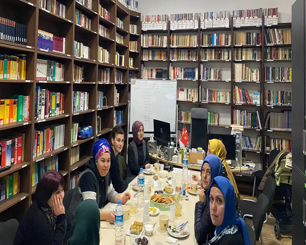 Neukölln Belediye Başkanı ile Türk Eğitim Derneği'nde İftar