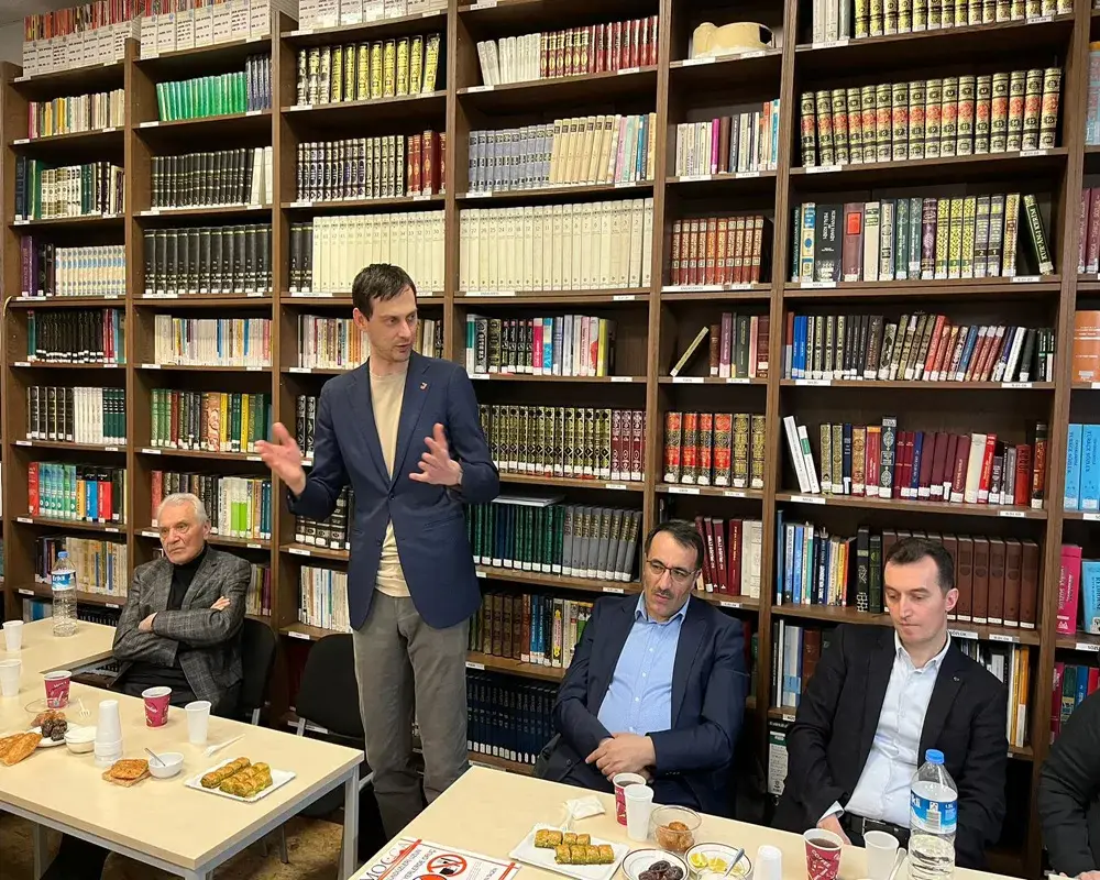 Neukölln Belediye Başkanı ile Türk Eğitim Derneği'nde İftar