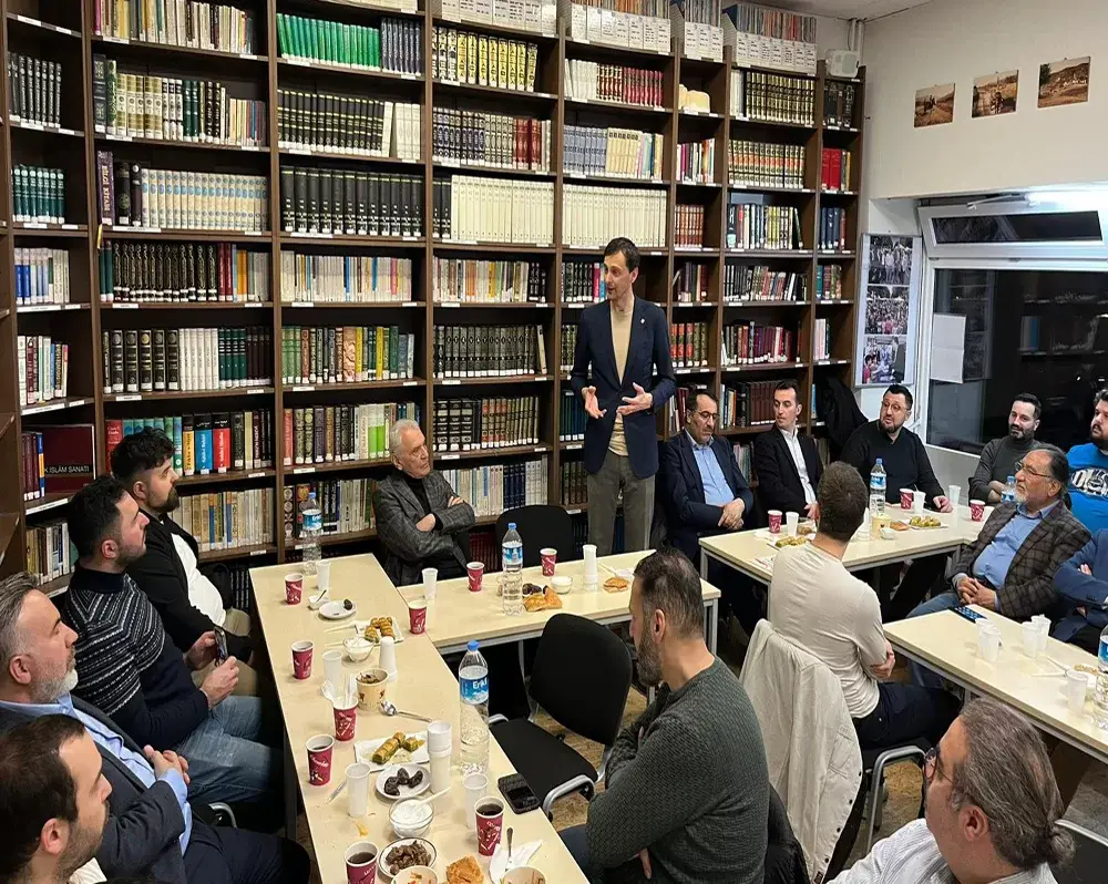 Neukölln Belediye Başkanı ile Türk Eğitim Derneği'nde İftar