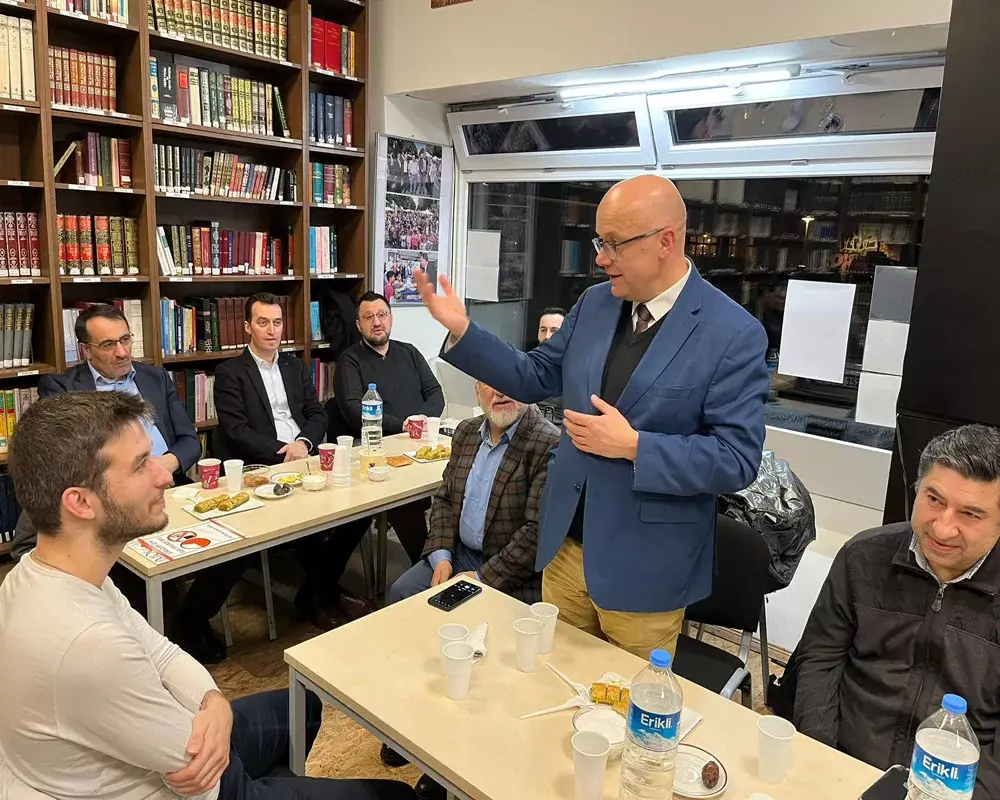 Neukölln Belediye Başkanı ile Türk Eğitim Derneği'nde İftar