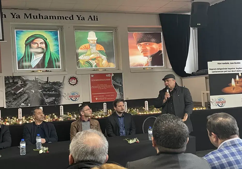 Depremde ölenler için dua edildi, mumlar yakıldı