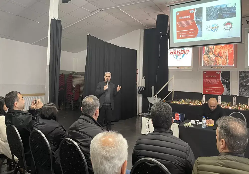 Depremde ölenler için dua edildi, mumlar yakıldı