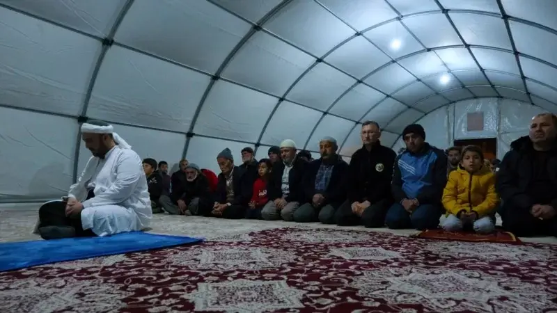 Teravihi Çadırda Kılan Depremzede Ramazan'a Buruk Girdi