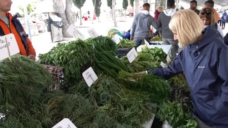 Alaçatı Ot Festivali’nde Depremzedelerle Dayanışma