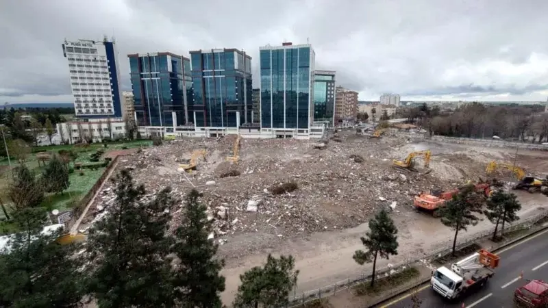 Diyarbakır’da Enkazdaki Değerli Eşyalar Sahiplerini Bekliyor