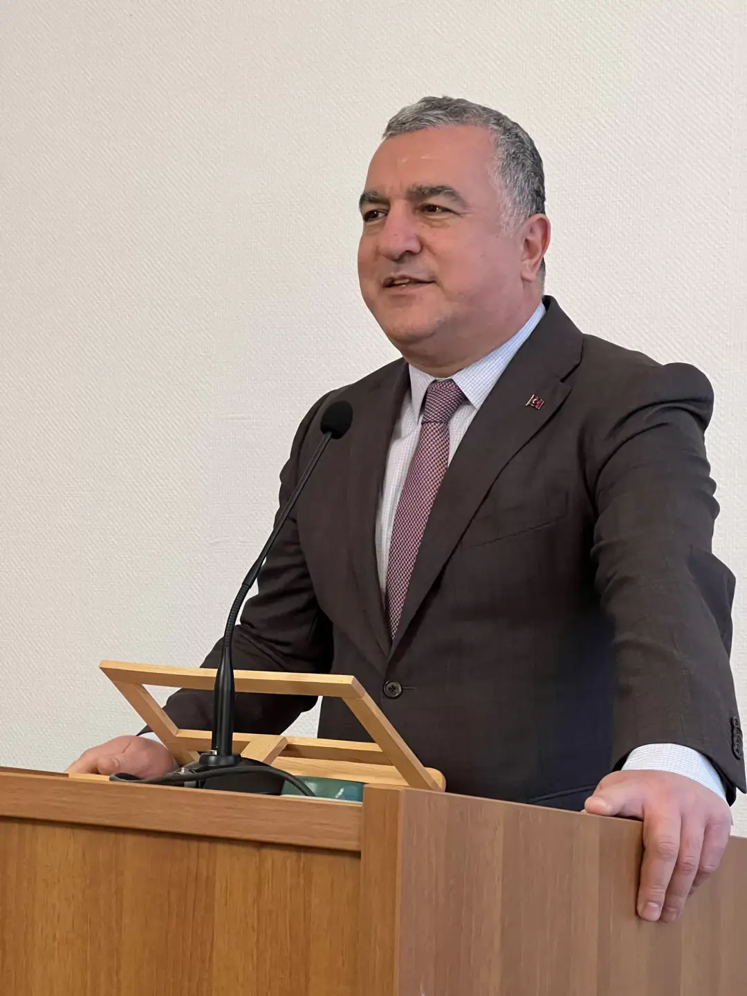Büyükelçi Şen: Sizinle gurur duyduk