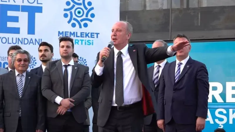 İnce Menemen’de Hem İktidara Hem Muhalefete Yüklendi