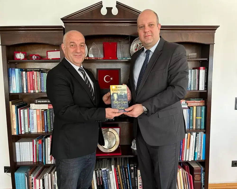 Rauf Çakıroğlu şiir kitabını tanıttı