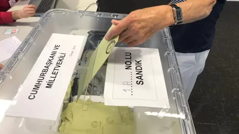 ‘’Almanya’da Oy Kullanılmasın’’ Önerisine Türkler Tepkili