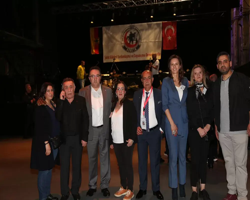 Berlin Türkiye`nin yanında yardım konseri