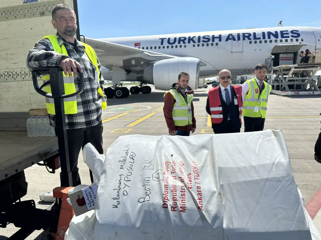 Almanya'daki oy pusulaları Türkiye'ye gönderildi