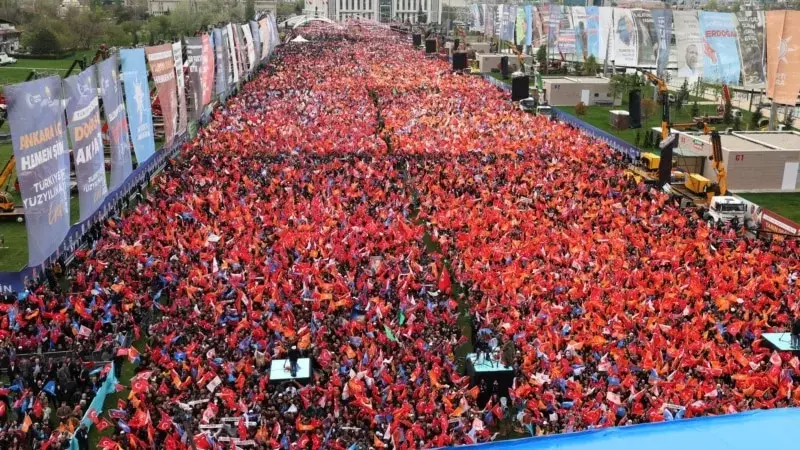 Politico'dan 'Soğan ve Seccade' Vurgulu Seçim Yorumu