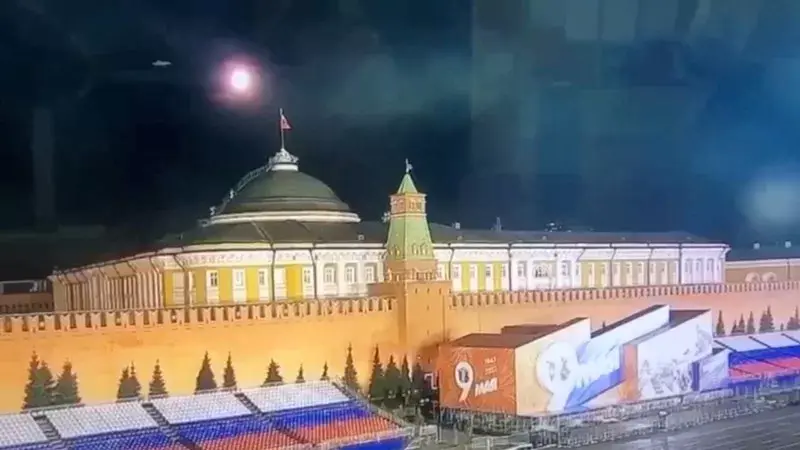 "Ukrayna Kremlin'e İHA Saldırısı Düzenledi"