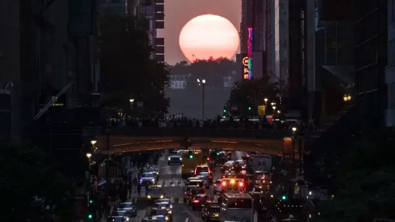 “Manhattanhenge” gün batımını bulutlar gölgeleyecek mi?