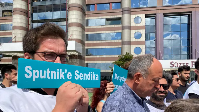 İşten atılan Sputnik çalışanları eylem düzenledi