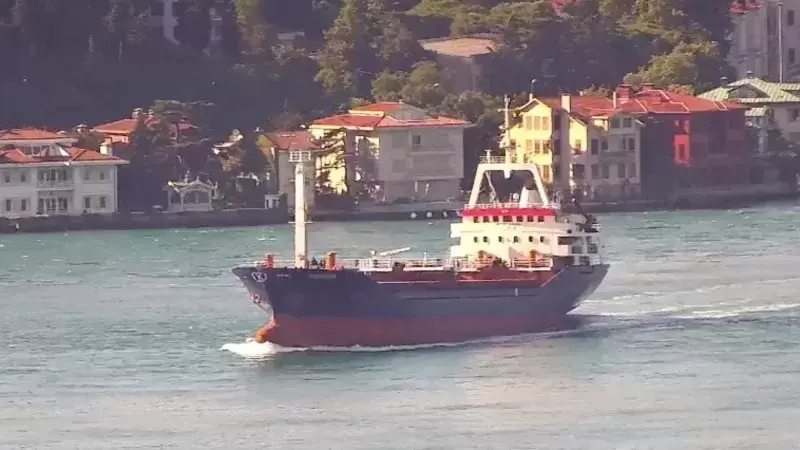 Rusya Şükrü Okan adlı kargo gemisine uyarı ateşi açtı