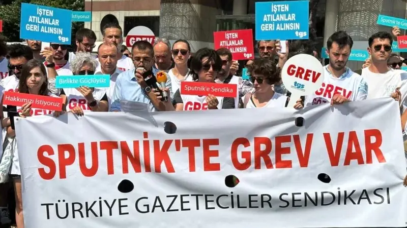 Sputnik Türkiye çalışanları greve çıktı