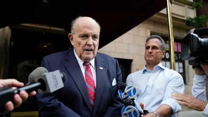 Trump'ın eski avukatı Giuliani 150 bin dolar kefaletle serbest kaldı