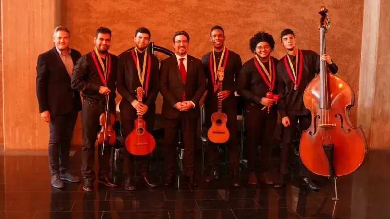 Türkiye’den Venezula’ya müzik enstrümanı bağışı