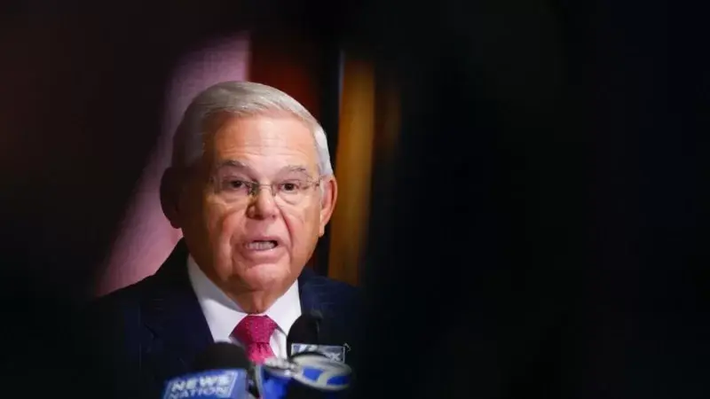 Menendez’e senatörlükten istifa etmesi için baskılar artıyor