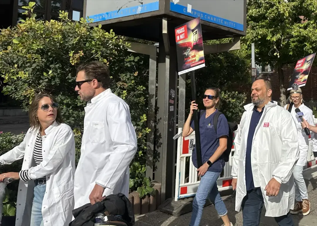 Almanya’da doktorlar, hükümetin sağlık politikasını protesto etti