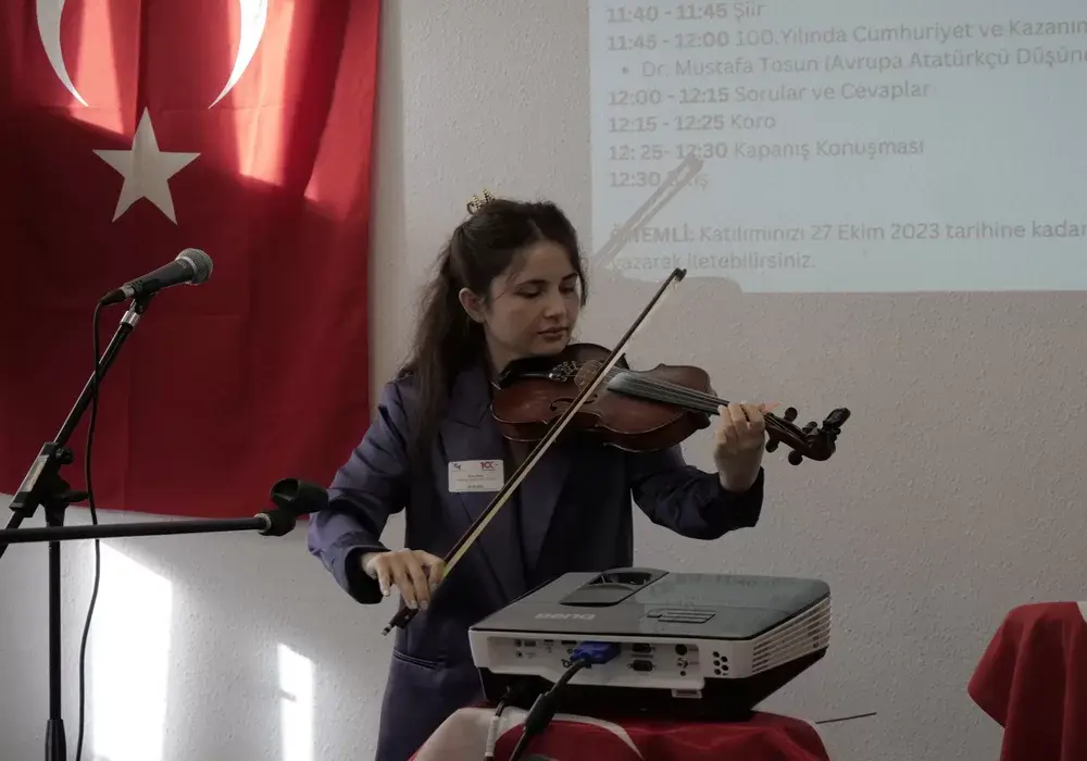 Kiel’de Türkiye Cumhuriyeti’nin Kuruluşunun 100. Yılı Coşkuyla Kutlandı