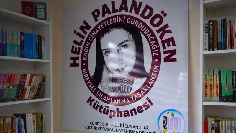 Altı yıl önce öldürülen kızının anısını kütüphane ile yaşatıyor
