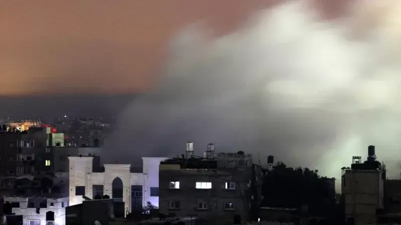 Filistinliler Gazze'de giderek daralan alanlara sıkışıyor, İsrail saldırıları kuzey ve güneyde artıyor