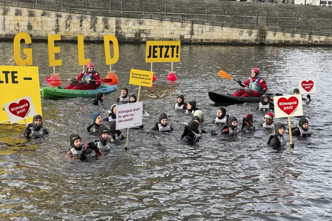 Greenpeace, Alman hükümetinin iklim politikasını protesto etti