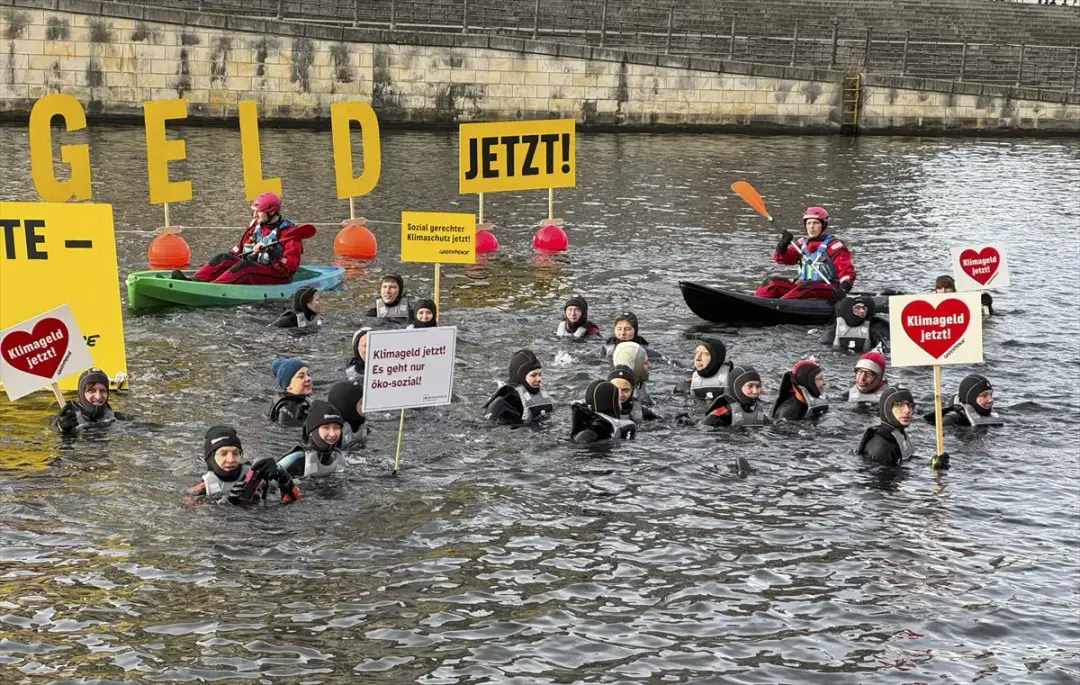 Greenpeace, Alman hükümetinin iklim politikasını protesto etti