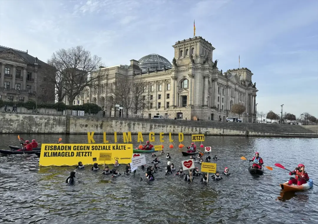 Greenpeace, Alman hükümetinin iklim politikasını protesto etti