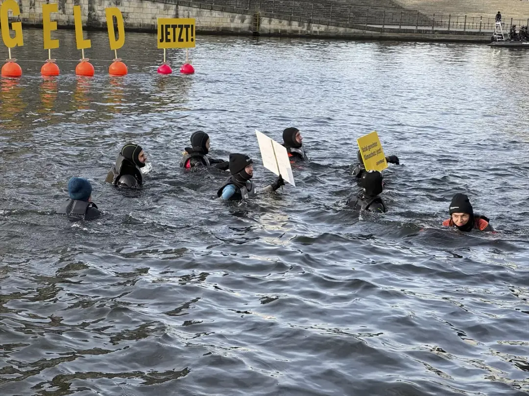 Greenpeace, Alman hükümetinin iklim politikasını protesto etti